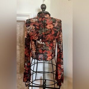 💕Sheer, crop with deep rich colors. Mock neck, Sz M/L. Fitted